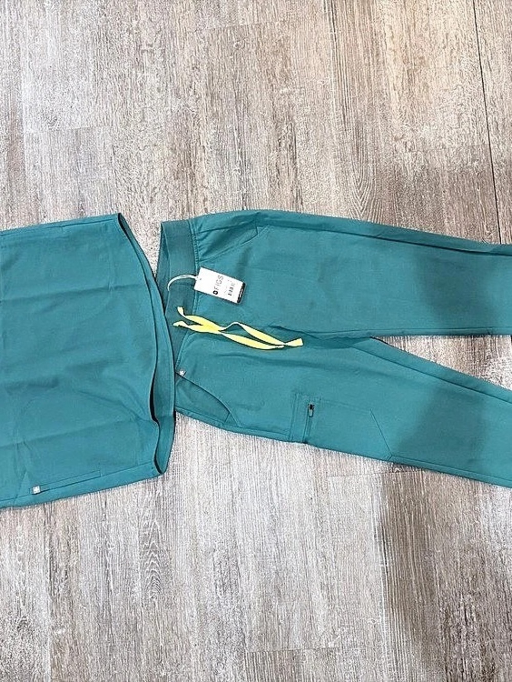 FIGS Zamora 2.0 Jogger scrub pants and Rafaela Top Marine set NWT